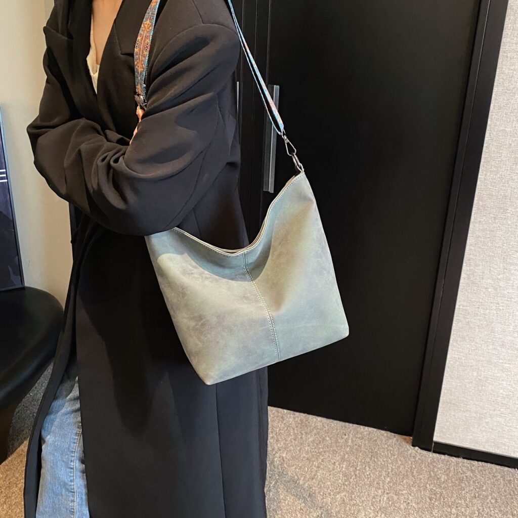 Yeppi Adjustable Strap Shoulder Bag