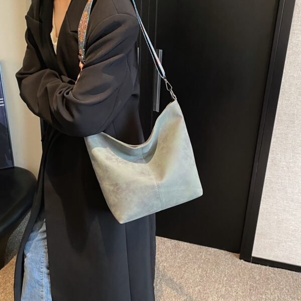 Yeppi Adjustable Strap Shoulder Bag