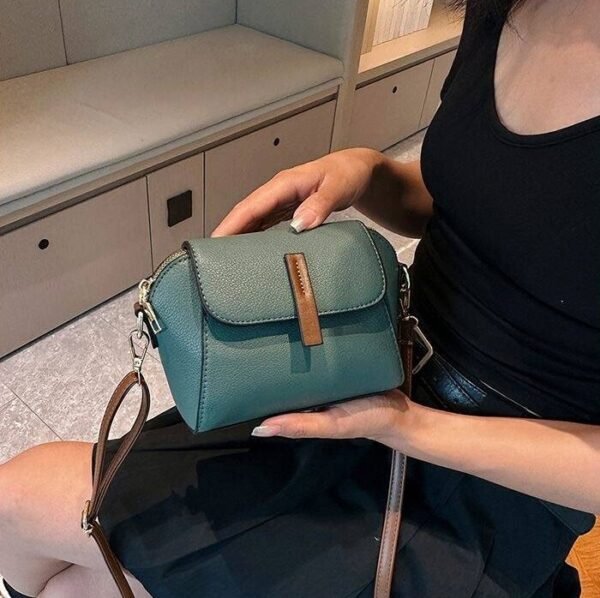 Women's Crossbody Bag New Small Bag Mobile Phone Bag Versatile Shoulder Bag Shell Bag Trendy Hot Mobile Phone Bag Versatile Shoulder Bag Exquisite Genuine Leather Texture Small Bag - Image 5